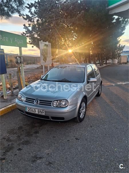 Gris / plata Usado 2002 VW Golf IV Highline Berlina | 3300 € (Buen precio) - Imagen 1/4