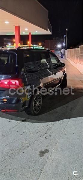 Usado VW Touran Advance 105 CV (77 kW) 2011 Negro Monovolumen