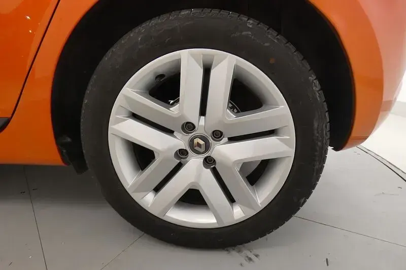 Usado Renault Clio V Intens 91 CV (66 kW) 2022 Naranja Berlina