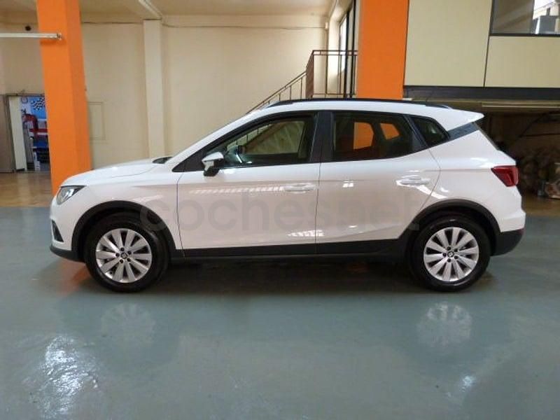 Usado Seat Arona Style Plus 110 CV (80 kW) 2021 Blanco SUV