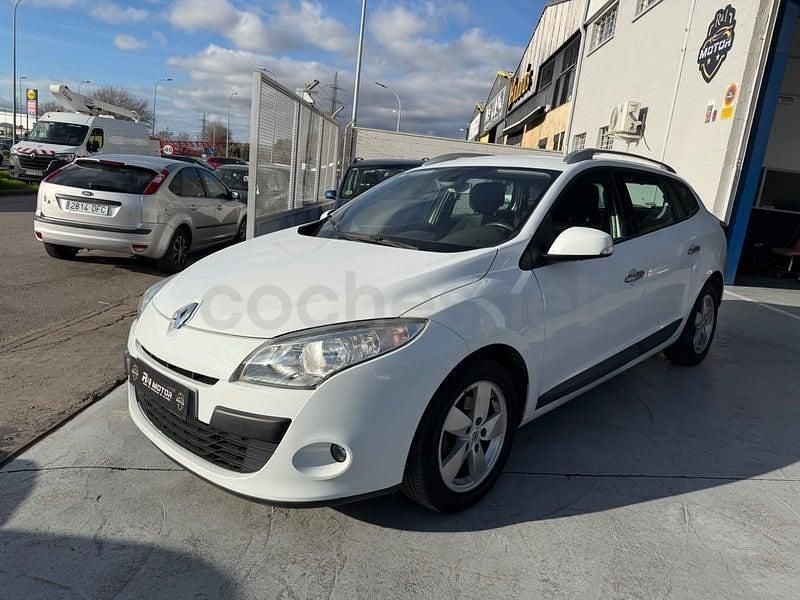 Usado Renault Mégane GrandTour Dynamique 105 CV (77 kW) 2010 Blanco Familiar