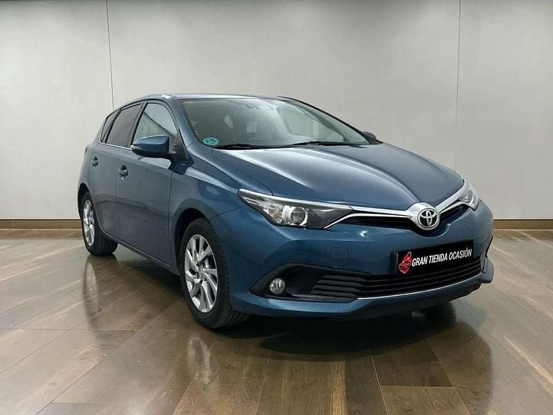 Usado Toyota Auris Active 116 CV (85 kW) 2016 Azul Utilitario