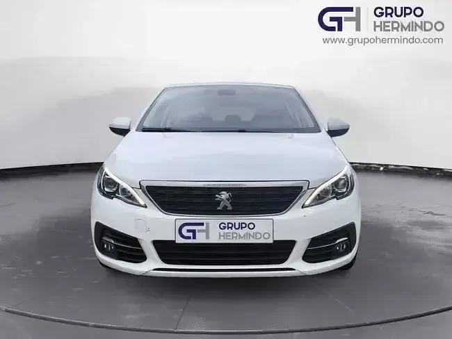 Usado Peugeot 308 Active 100 CV (73 kW) 2020 Blanco Berlina