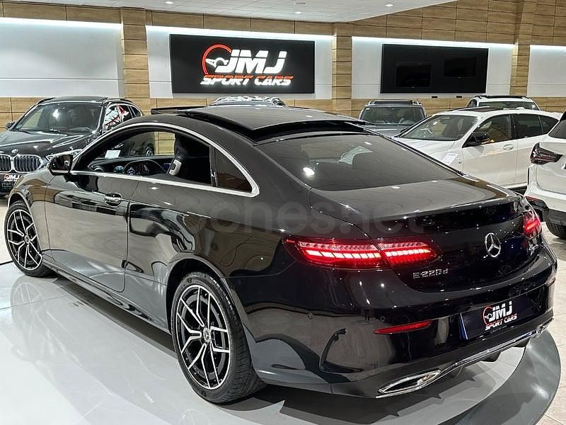 Usado Mercedes E220 194 CV (142 kW) 2022 Negro Coupe