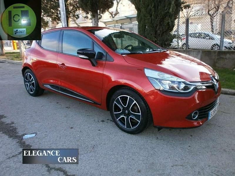Usado Renault Clio IV LIMITED 75 CV (55 kW) 2015 Rojo Utilitario