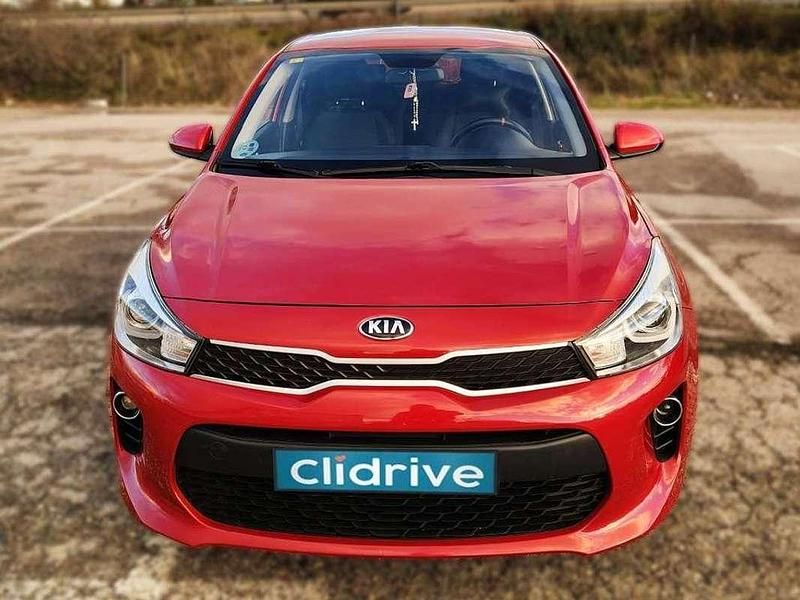 Usado Kia Rio 84 CV (61 kW) 2020 Rojo Utilitario