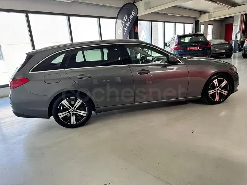 Usado Mercedes C220 200 CV (147 kW) 2022 Gris / plata Familiar