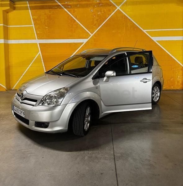 Usado Toyota Corolla Verso Sol 136 CV (100 kW) 2006 Gris / plata Monovolumen