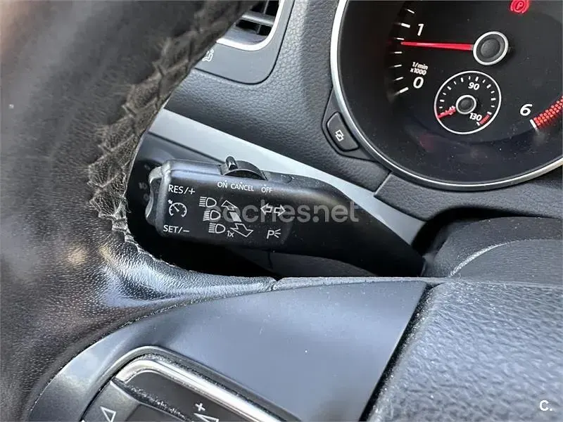 Usado VW Golf VII Advance 105 CV (77 kW) 2012 Rojo Berlina