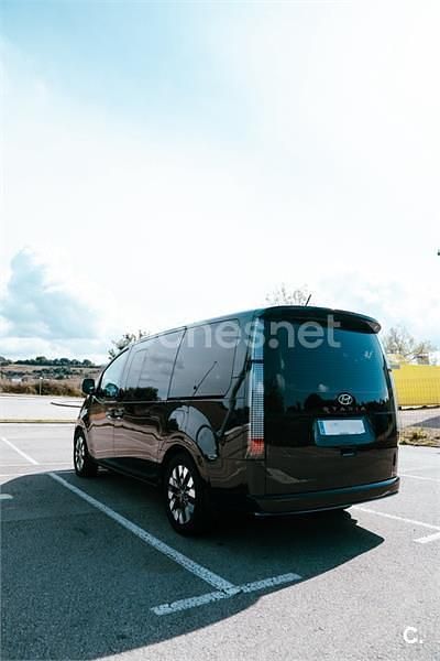 Usado Hyundai Staria Style 177 CV (130 kW) 2024 Negro Monovolumen