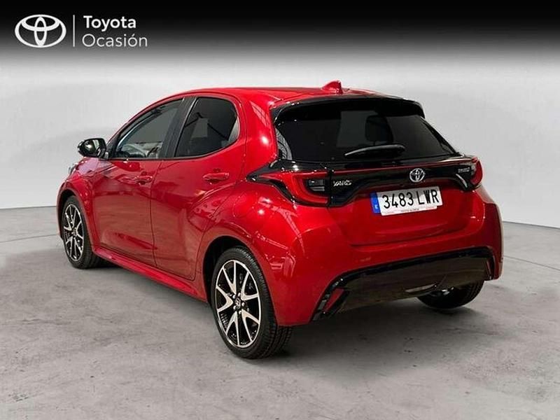 Brugt Toyota Yaris Hybrid Style 2022 Rød Sedan