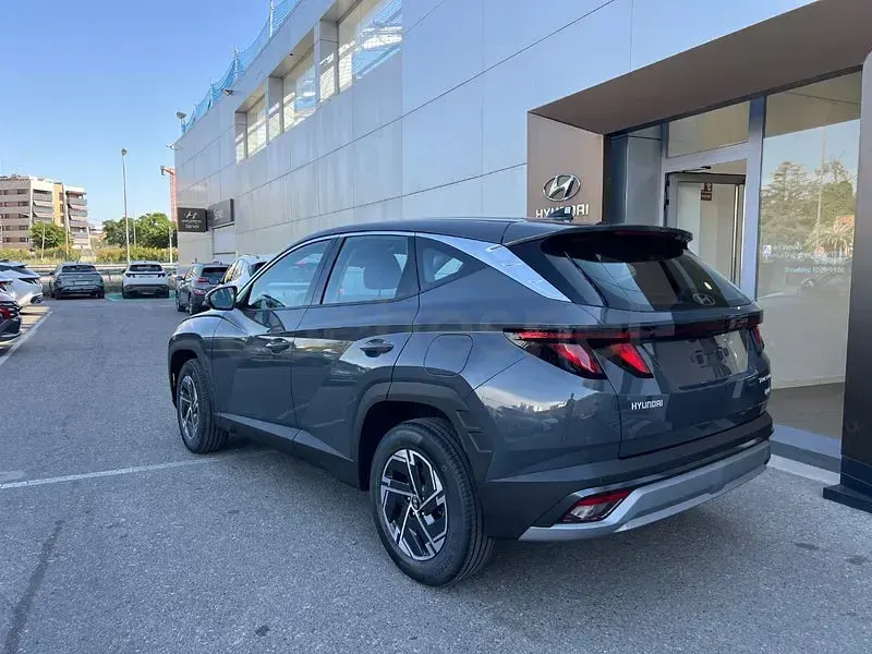 Nuevo Hyundai Tucson 239 CV (175 kW) 2026 Gris / plata SUV