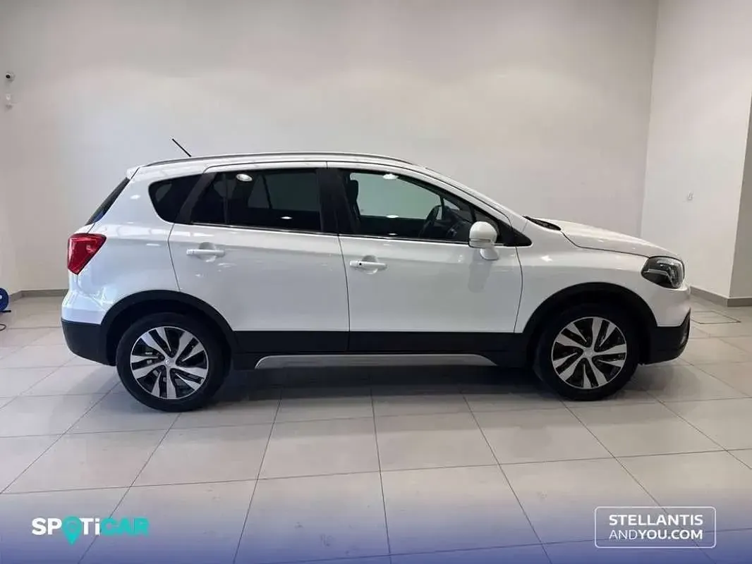 Usado Suzuki SX4 GLX 120 CV (88 kW) 2017 Blanco Utilitario