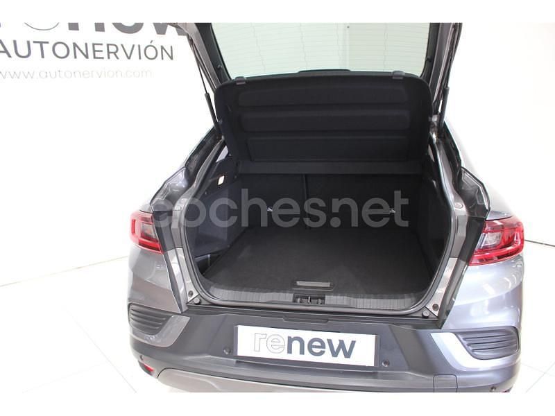 Usado Renault Arkana Zen 140 CV (102 kW) 2022 Gris / plata SUV