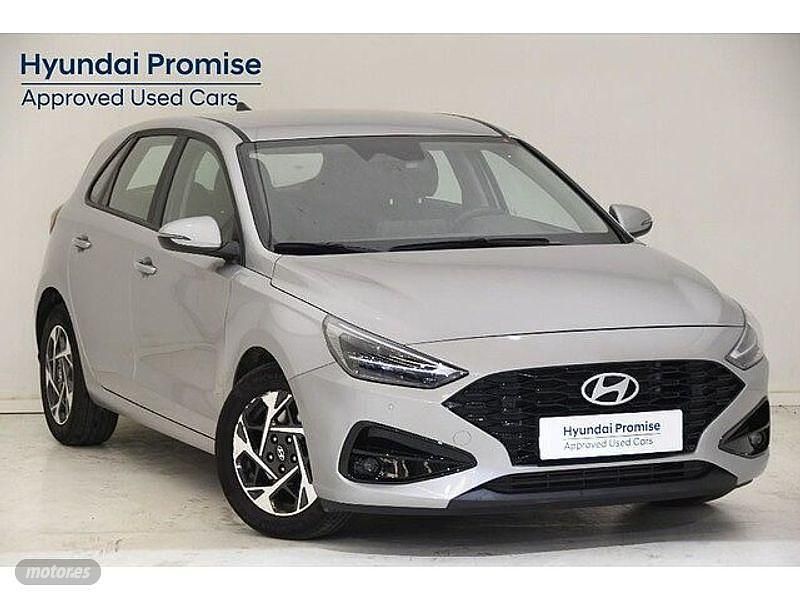 Shimmering silver (metalizado) Usado 2025 Hyundai i30 Berlina | 23.490 € (Caro) - Imagen 1/4