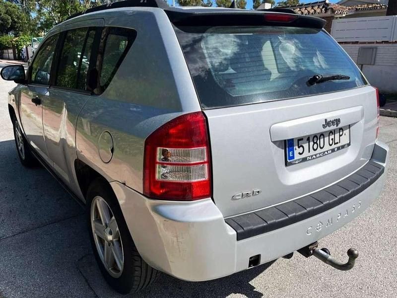 Usado Jeep Compass Sport 140 CV (102 kW) 2009 Plateado SUV