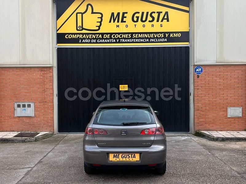 Usado Seat Ibiza Stella 75 CV (55 kW) 2002 Gris / plata Berlina