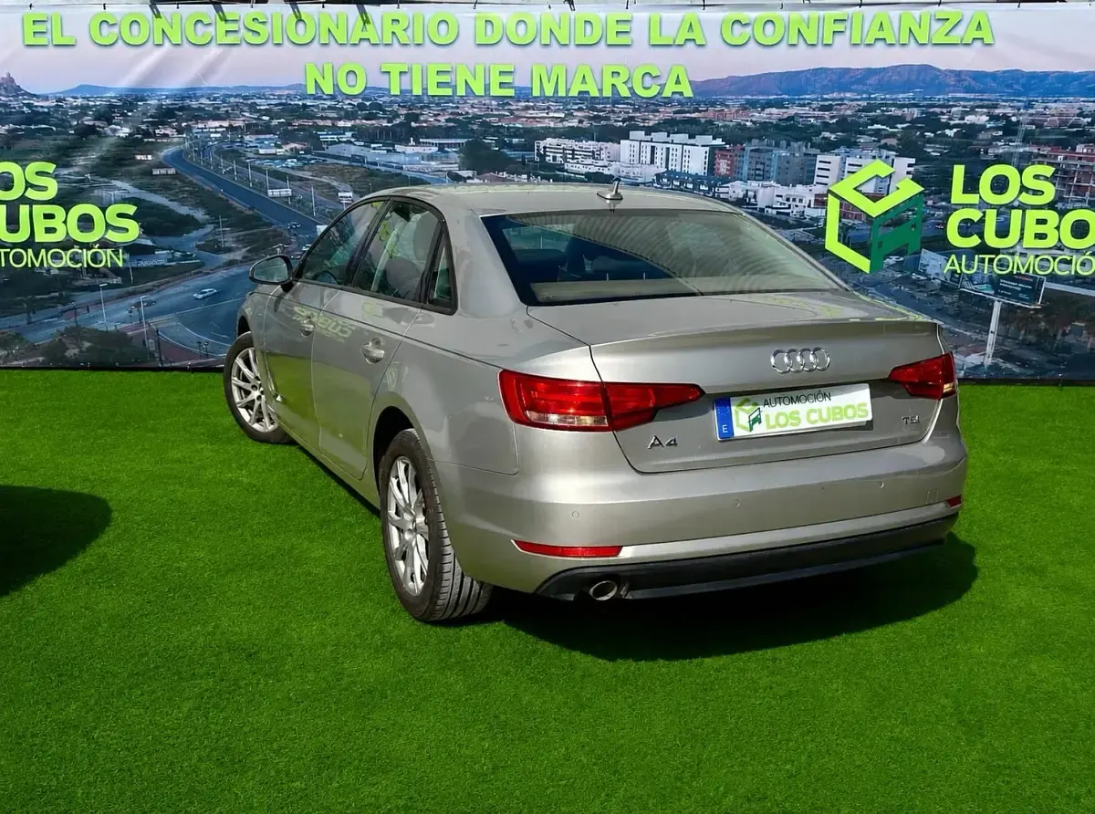 Usado Audi A4 Premium 150 CV (110 kW) 2016 Gris Berlina
