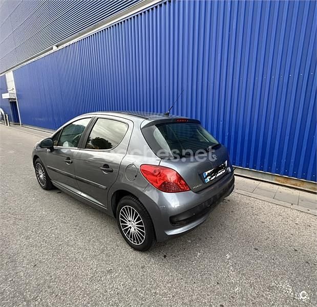 Usado Peugeot 207 70 CV (51 kW) 2009 Gris / plata Berlina