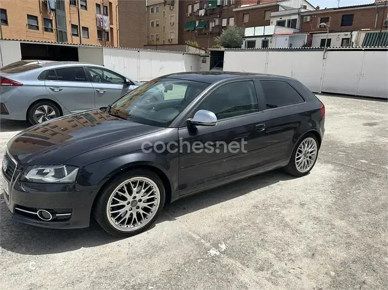 Usado Audi A3 Ambiente 200 CV (147 kW) 2006 Negro Utilitario