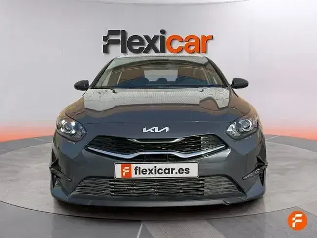 Usado Kia Ceed 136 CV (100 kW) 2023 Amarillo Utilitario