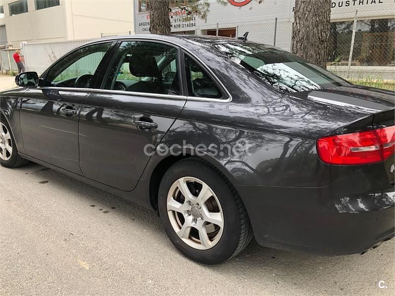 Usado Audi A4 143 CV (105 kW) 2012 Negro Berlina