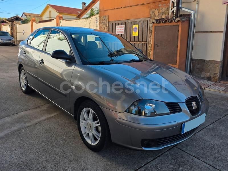 Gris / plata Usado 2005 Seat Cordoba Stylance Berlina | 4100 € (Un poco caro) - Imagen 1/4