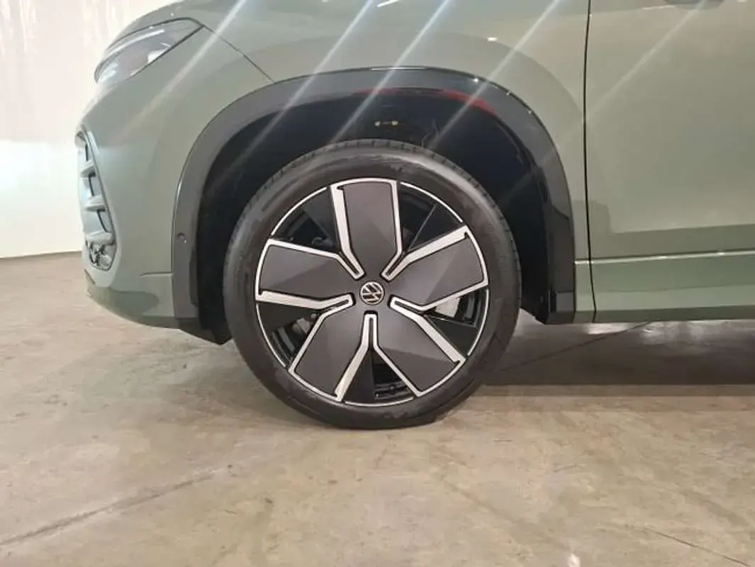 Usado VW Tayron R-line 150 CV (110 kW) 2026 Verde SUV