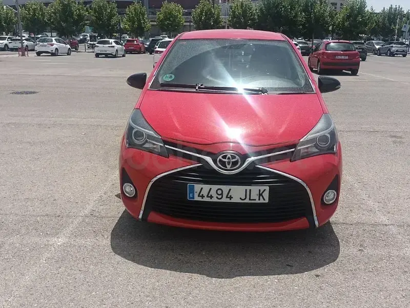 Usado Toyota Yaris 99 CV (72 kW) 2016 Rojo Berlina