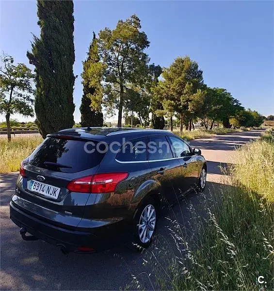 Usado Ford Focus Titanium 150 CV (110 kW) 2015 Gris / plata Familiar