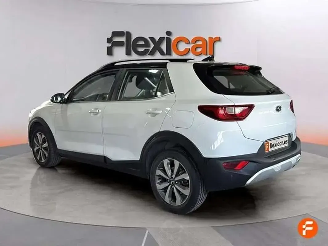 Usado Kia Stonic 120 CV (88 kW) 2021 Blanco SUV