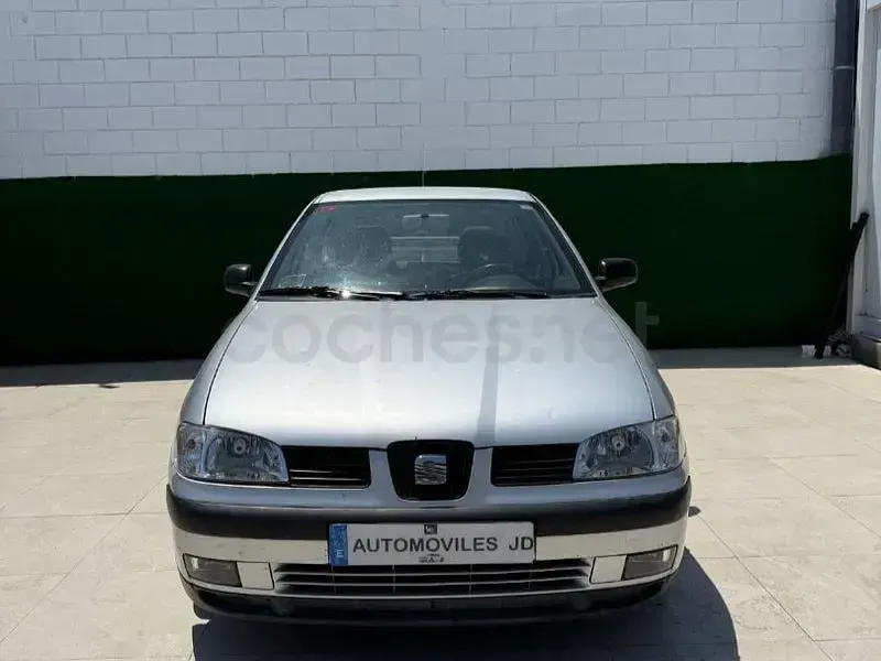 Usado Seat Cordoba Stella 75 CV (55 kW) 2002 Gris / plata Familiar