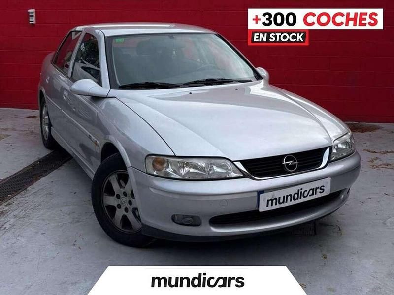 Plateado Usado 2001 Opel Vectra Elegance Berlina | 2990 € - Imagen 1/4