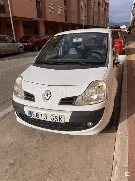 Usado Renault Grand Modus Authentique 85 CV (62 kW) 2009 Blanco Monovolumen