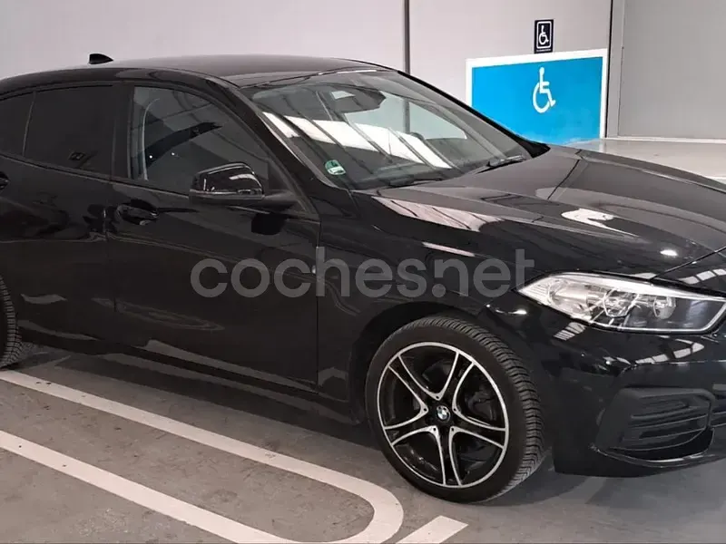 Usado BMW 118 Comfort Edition 136 CV (100 kW) 2021 Negro Berlina