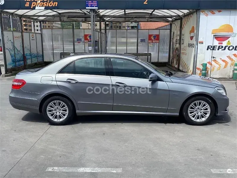 Usado Mercedes E220 170 CV (125 kW) 2010 Gris / plata Berlina