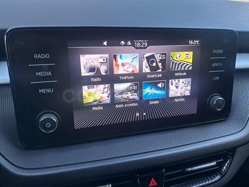 Usado Skoda Fabia Ambition 95 CV (69 kW) 2023 Rojo Utilitario