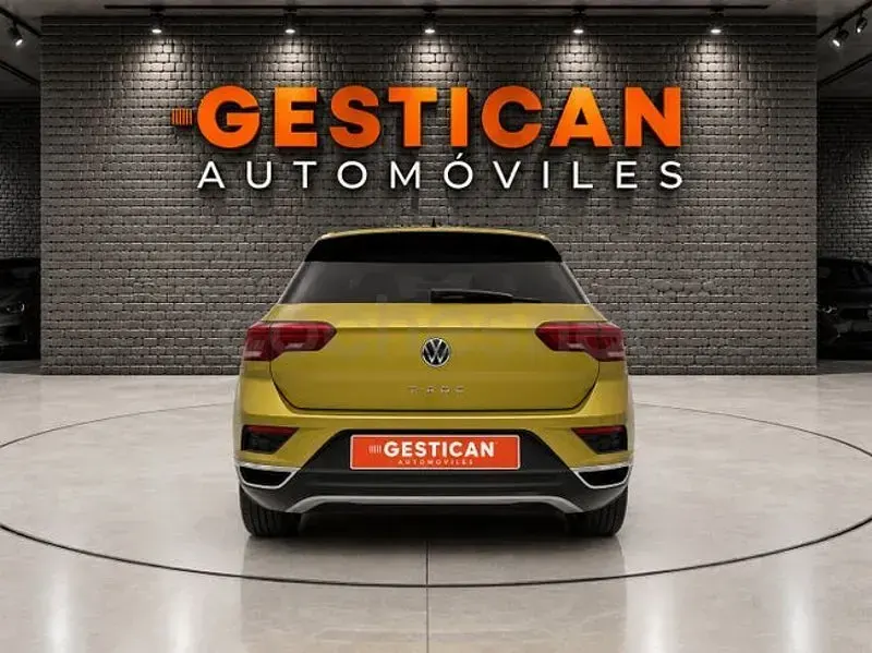Usado VW T-Roc Edition 110 CV (80 kW) 2021 Amarillo SUV