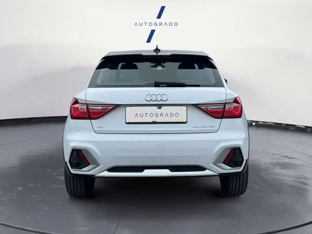 Używany Audi A1 Premium 109 KM (80 kW) 2021 Biały SUV