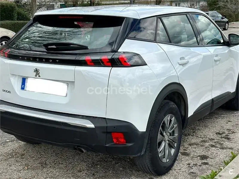Usado Peugeot 2008 Active 100 CV (73 kW) 2021 Blanco SUV