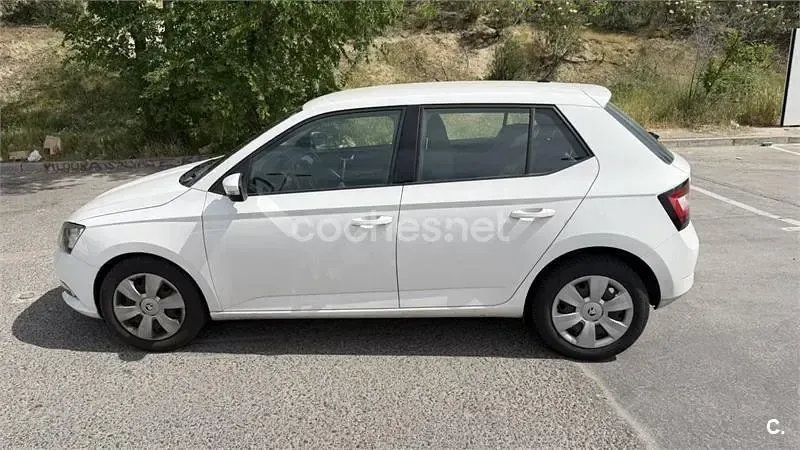 Usado Skoda Fabia Ambition 60 CV (44 kW) 2015 Blanco Berlina