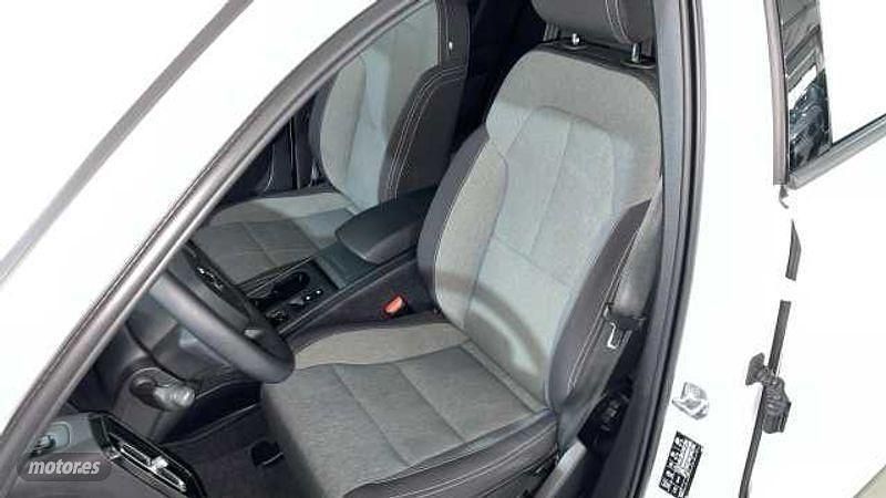 Usado Volvo XC40 Momentum 197 CV (144 kW) 2020 Blanco SUV