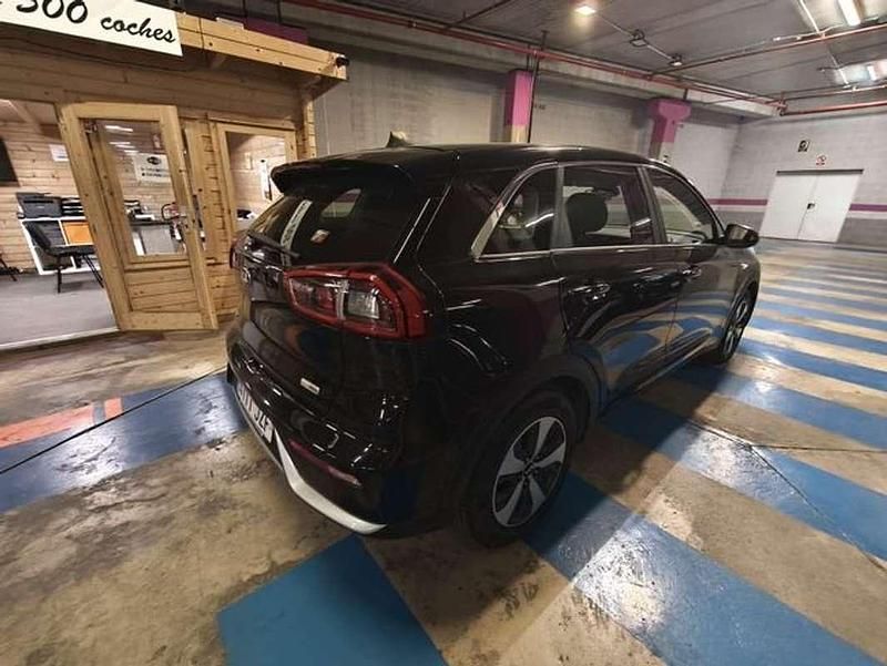 Usado Kia Niro 105 CV (77 kW) 2017 Negro SUV