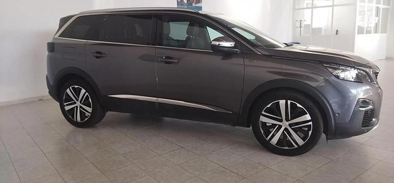 Usado Peugeot 5008 GTi 179 CV (131 kW) 2019 Ekl  pintura smart grey SUV