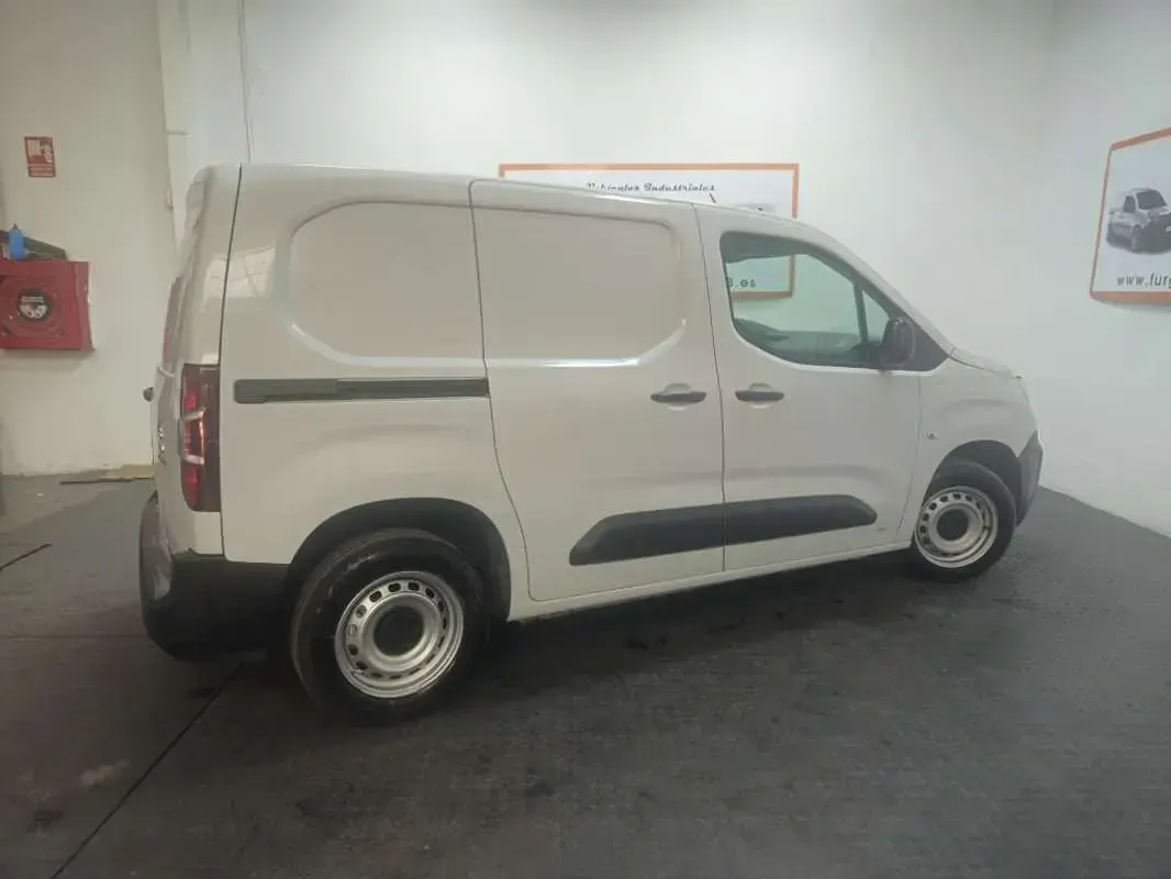 Usado Peugeot Partner S 102 CV (75 kW) 2022 Blanco Monovolumen