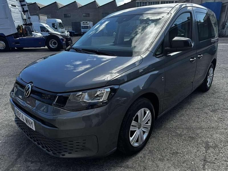 Usado VW Caddy 102 CV (75 kW) 2024 Gris Monovolumen