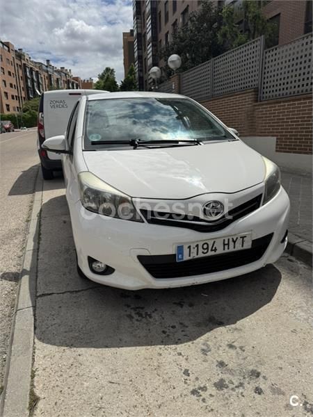 Blanco Usado 2014 Toyota Yaris Active Berlina | 7200 € (Buen precio) - Imagen 1/4