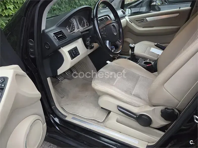 Usado Mercedes B180 109 CV (80 kW) 2008 Negro Monovolumen