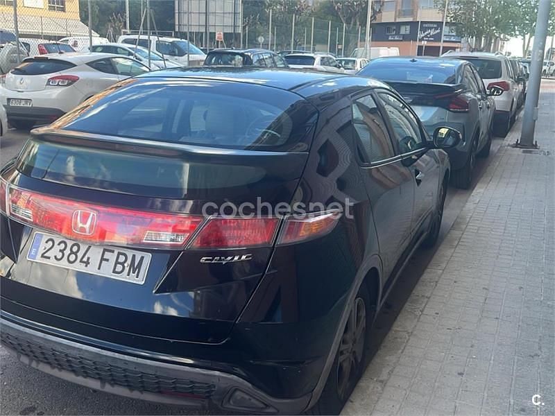 Usado Honda Civic Comfort 83 CV (61 kW) 2006 Negro Berlina