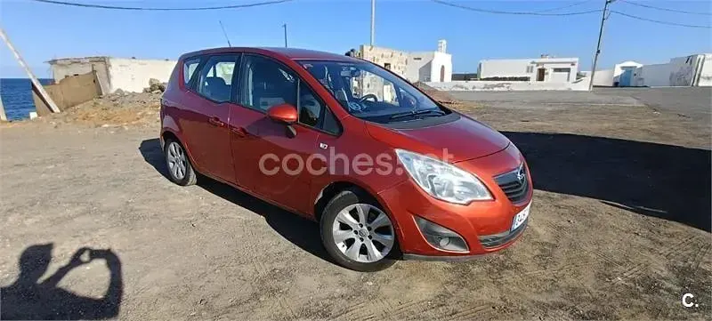 Usado Opel Meriva Enjoy 120 CV (88 kW) 2011 Rojo Monovolumen